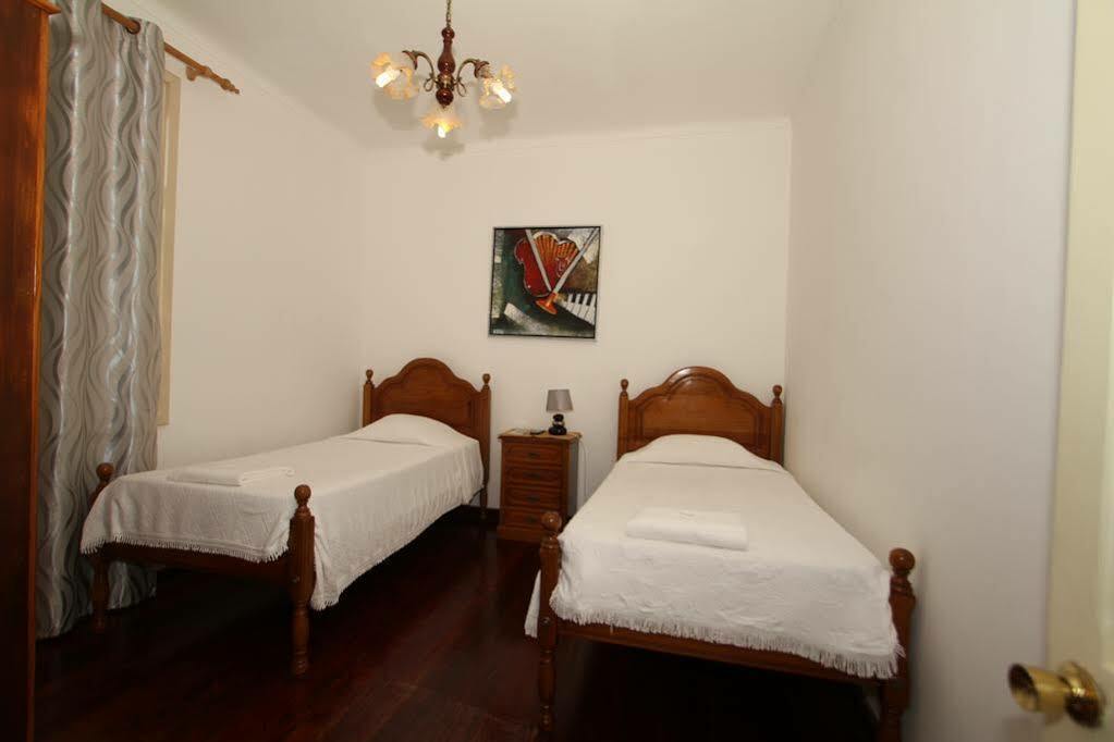 Casa De Hospedes Isaias أنغرا دو إِراويزو المظهر الخارجي الصورة