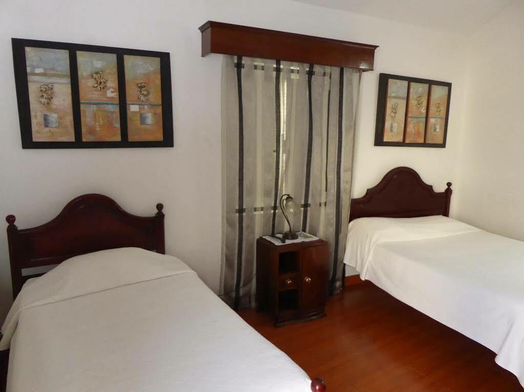 Casa De Hospedes Isaias أنغرا دو إِراويزو المظهر الخارجي الصورة
